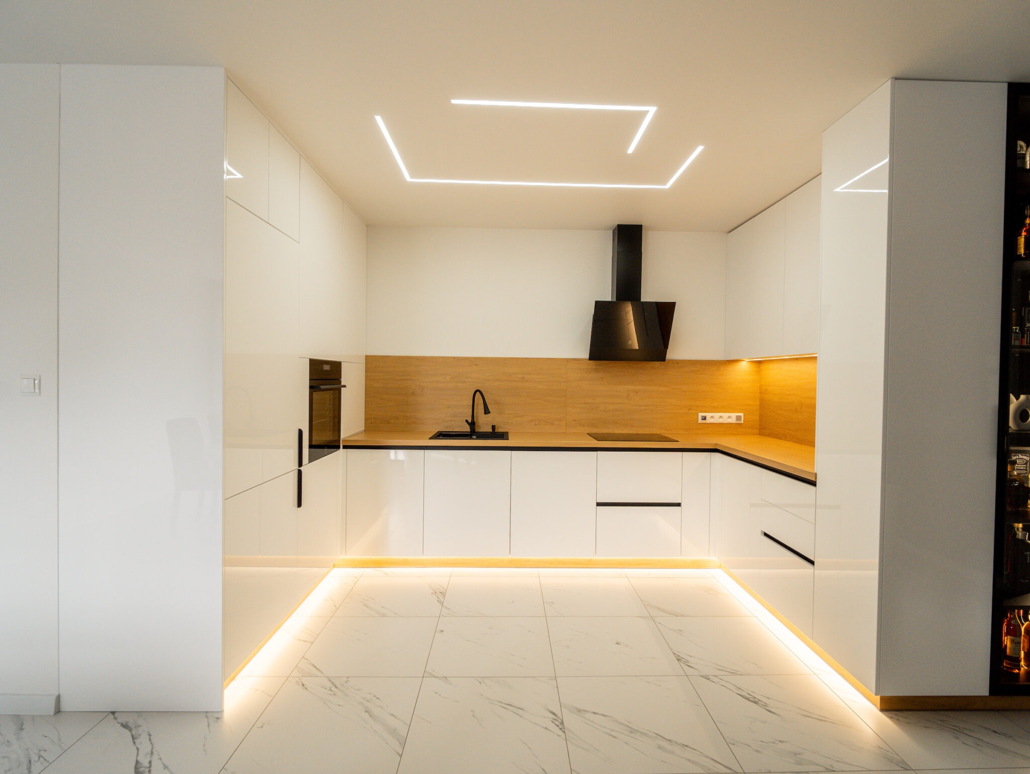 Biała kuchnia premium na wymiar