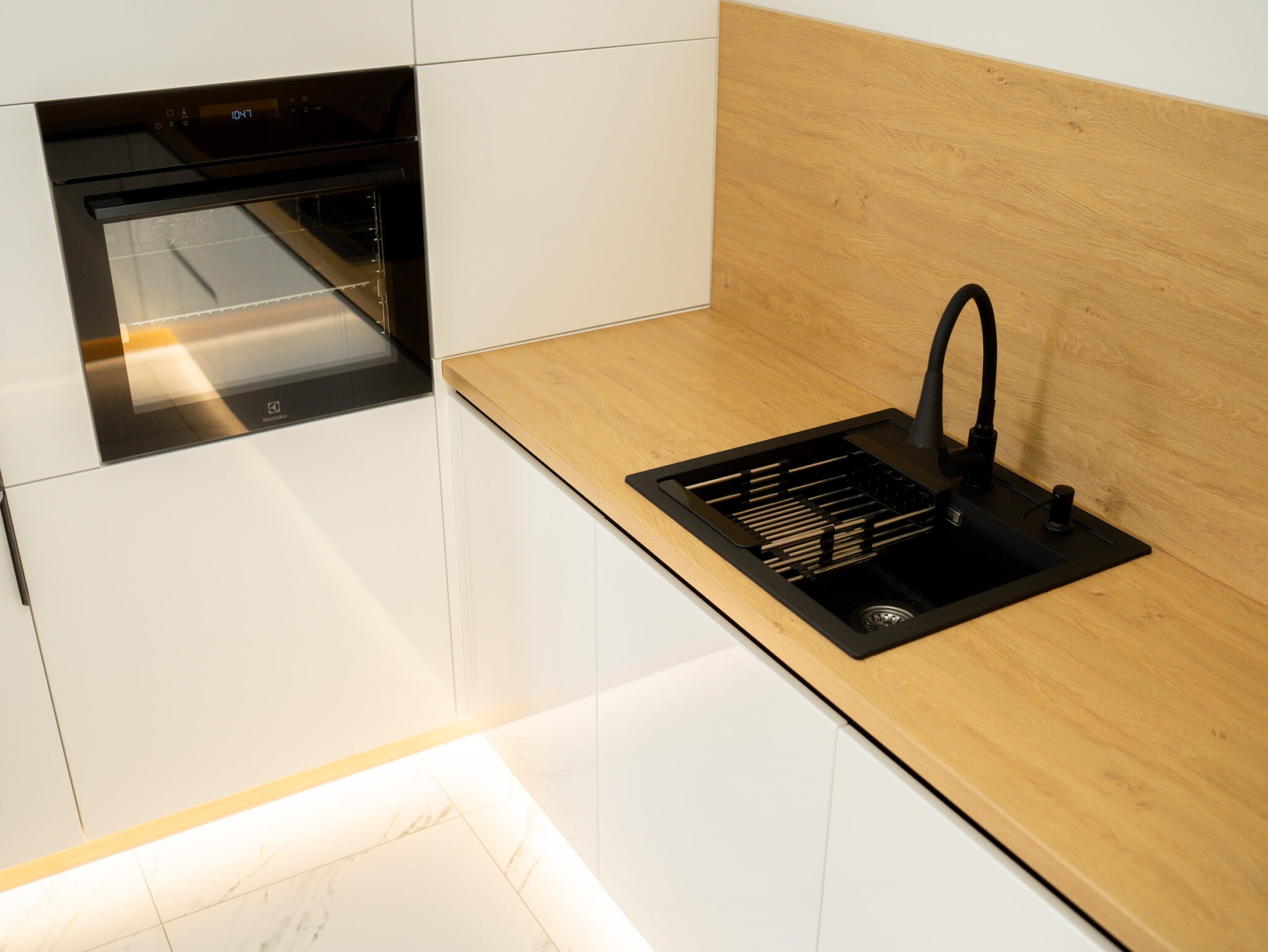 Biała kuchnia premium na wymiar