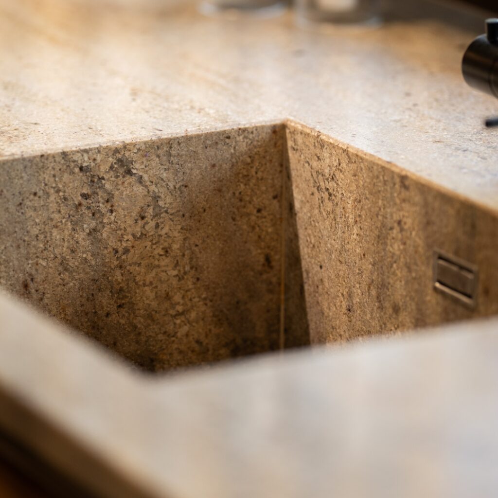 Podwieszany zlew w kuchni